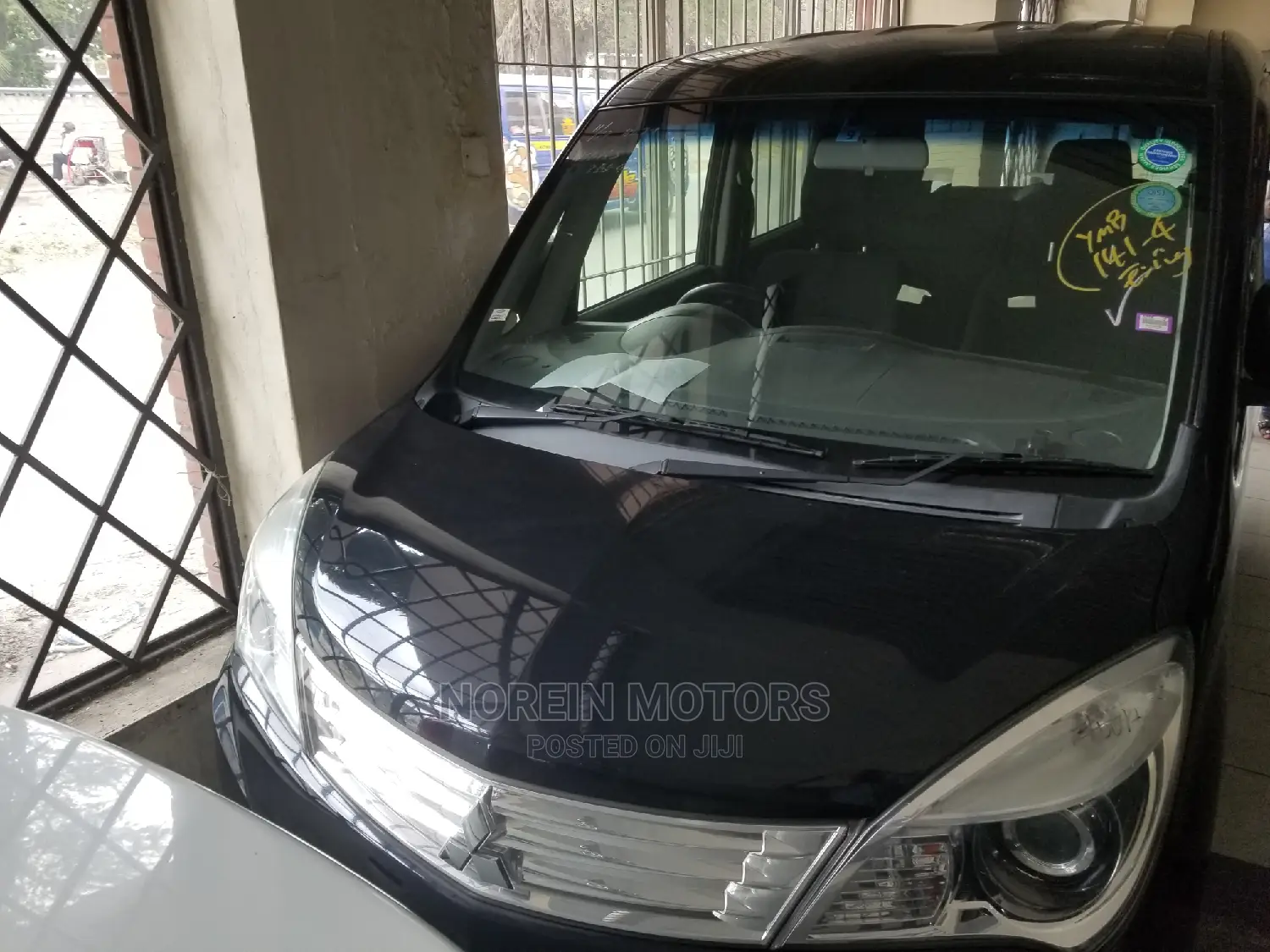 Mitsubishi Delica 2014 Black