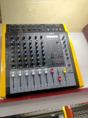 BNK 6 Powered Mixer