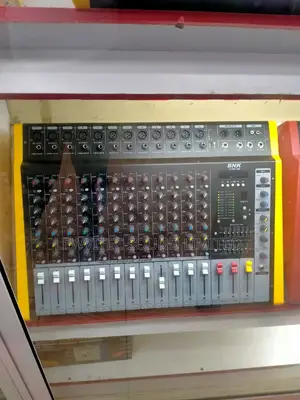 BNK 12 Powered Mixer