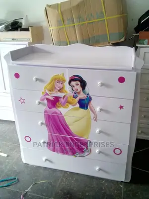Chest of Drawers 4 by 4 Fitts With Hydrolic Rails