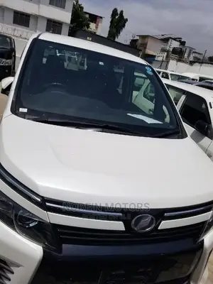 Toyota Voxy 2014 SV Premium White