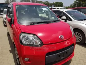 Toyota Porte 2015 Red