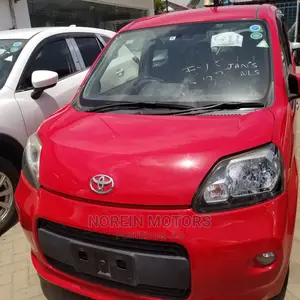 Toyota Porte 2015 Red