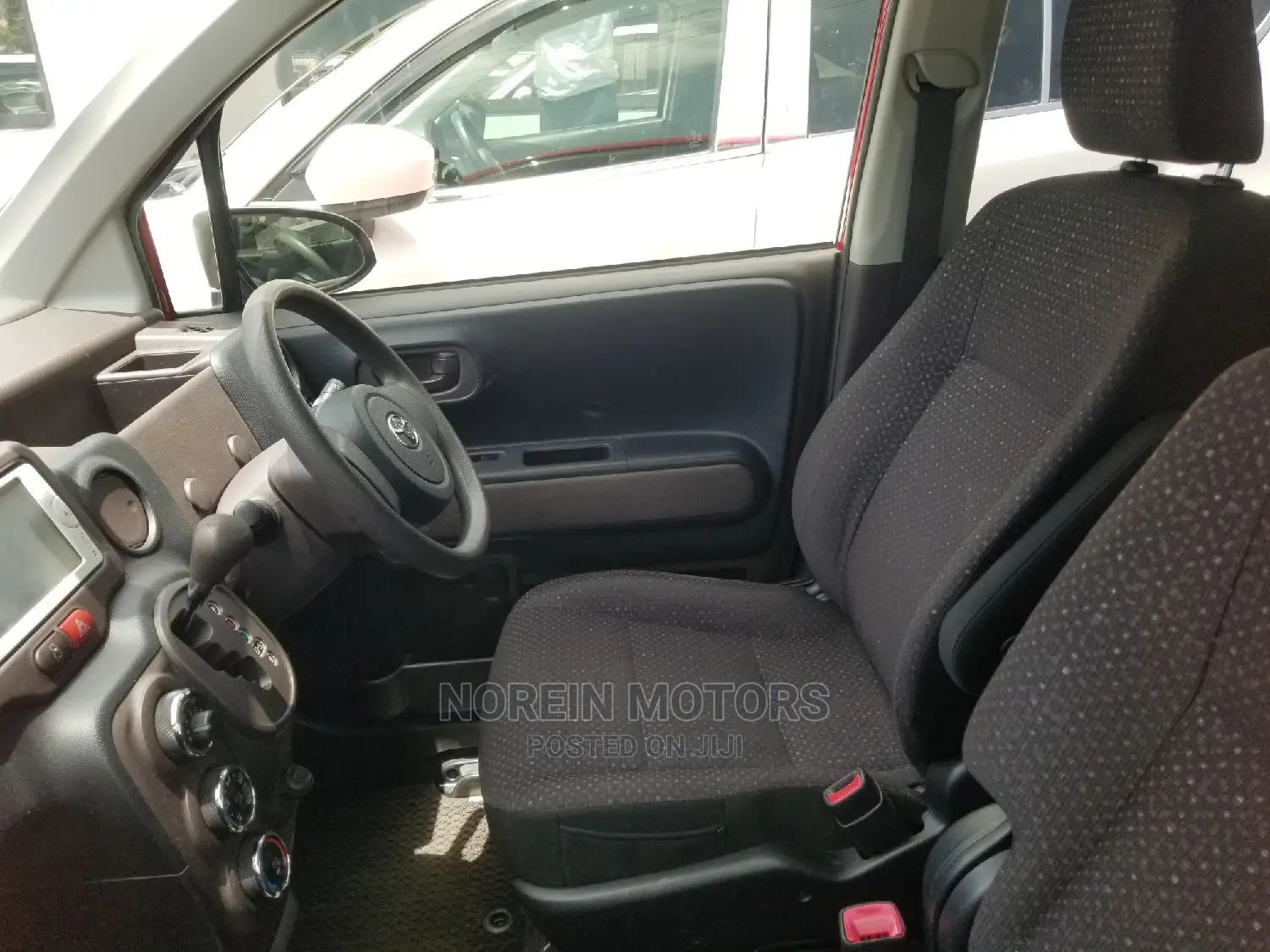Toyota Porte 2015 Red