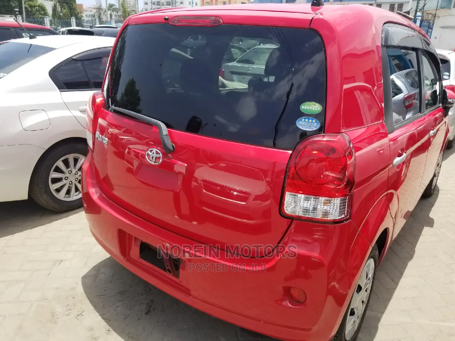 Toyota Porte 2015 Red