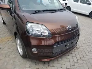 Toyota Porte 2015 Brown