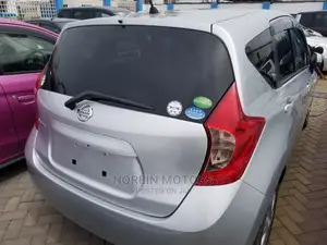Nissan Note 2014 SV Premium Silver