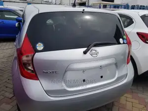 Nissan Note 2014 SV Premium Silver