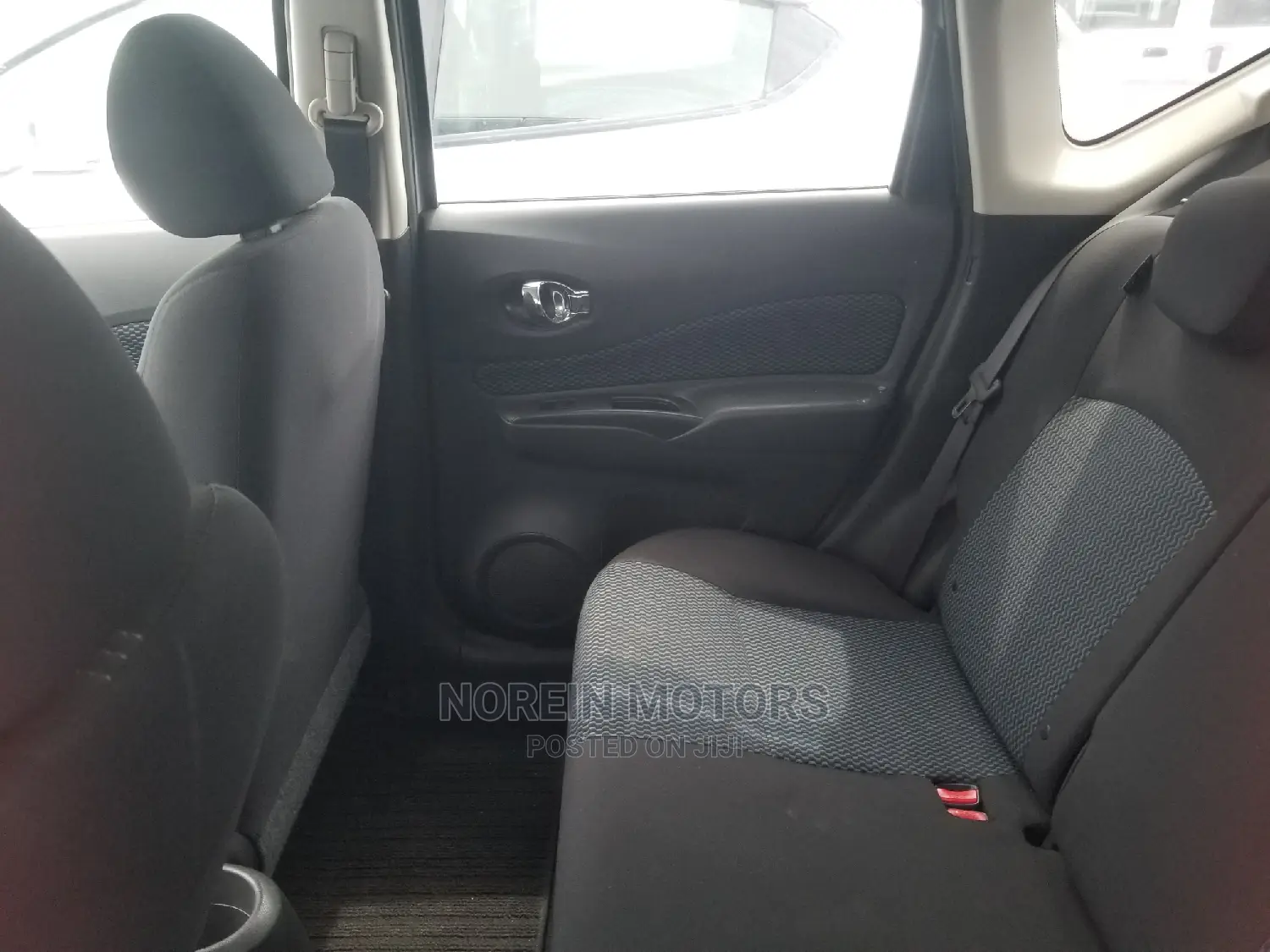 Nissan Note 2014 SV Premium Silver