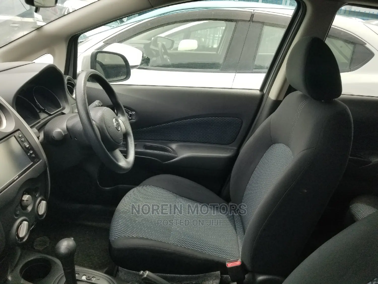 Nissan Note 2014 SV Premium Silver