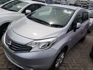 Nissan Note 2014 SV Premium Silver