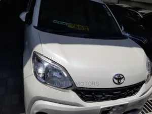 2015 Toyota Porte White - Quality Vehicle, Low Mileage, Top Pick!