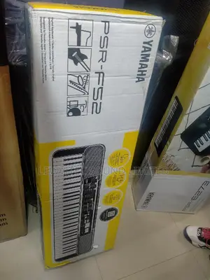 Yamaha F52 Keyboard