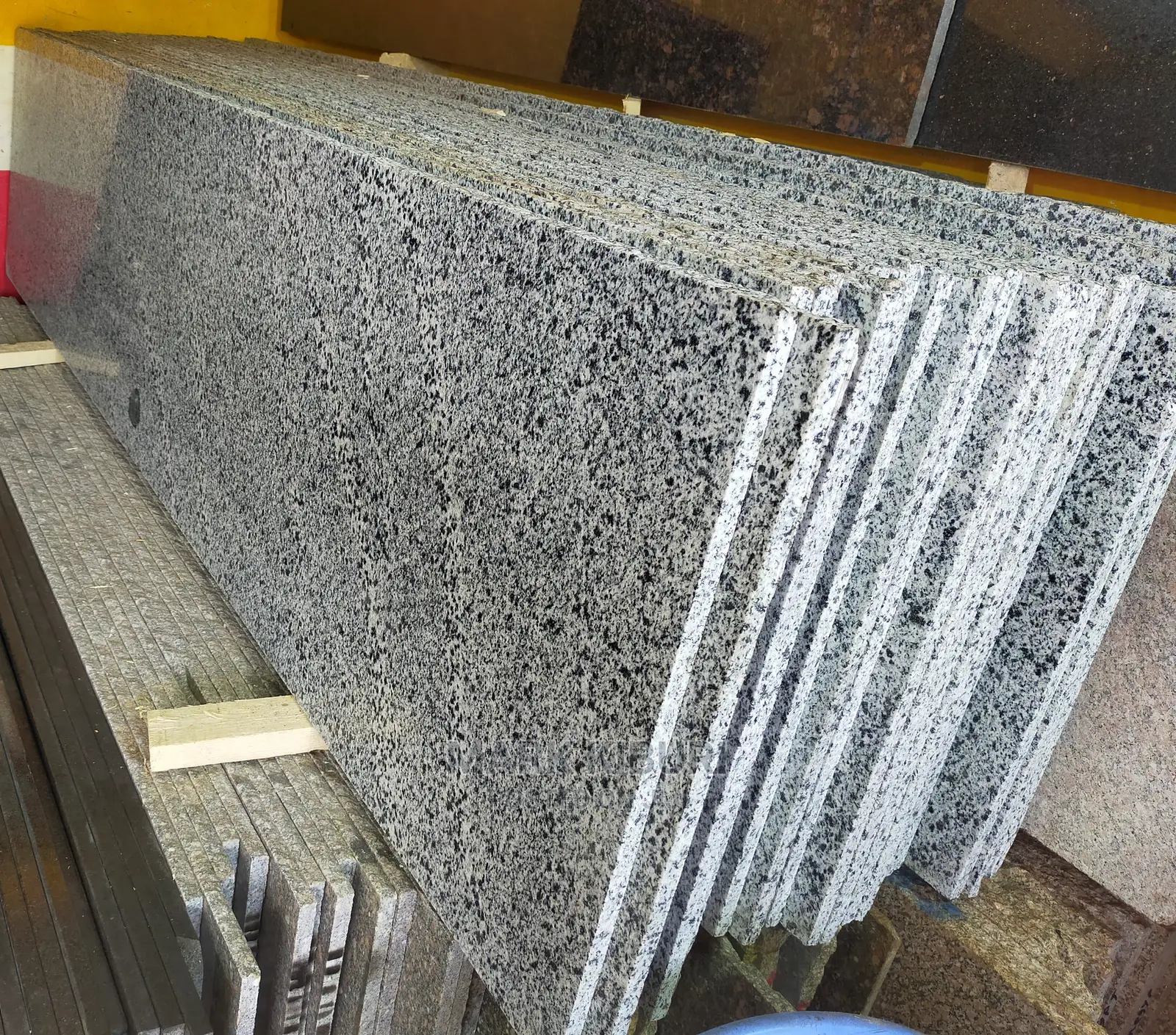 P/White. Granite (8x2ft)