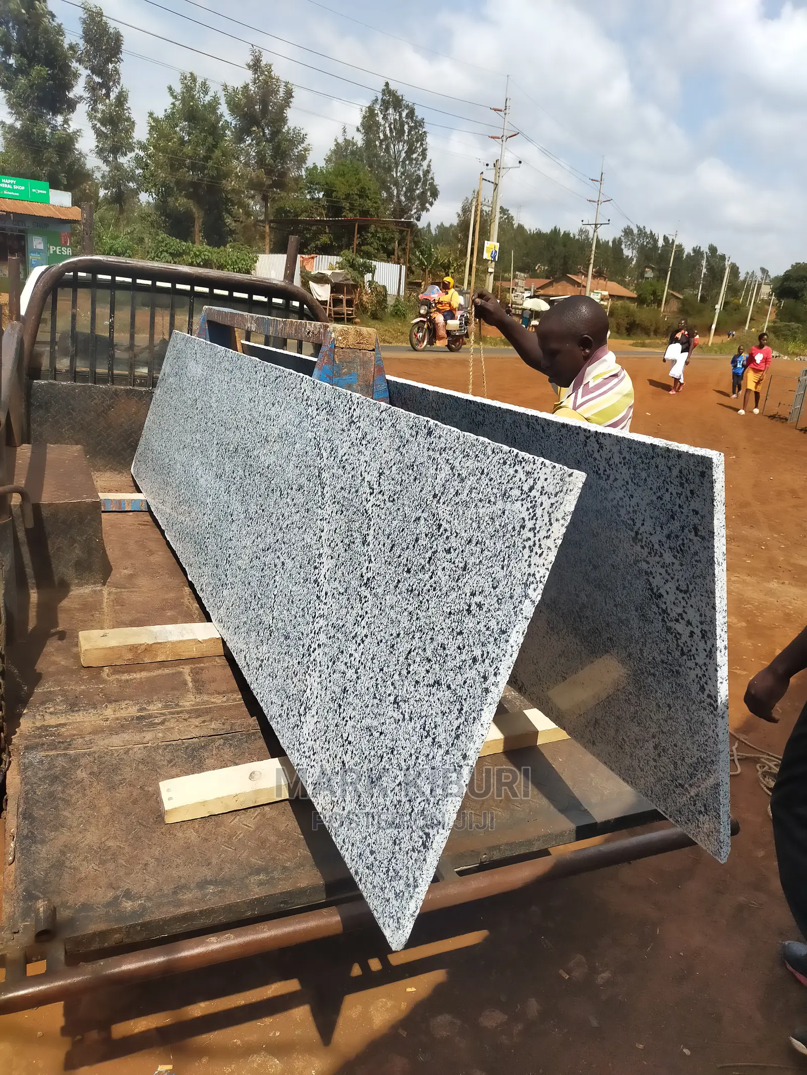 P/White. Granite (8x2ft)