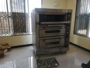 PROFESSIONAL COMMERCIAL OVEN With 6 Trays