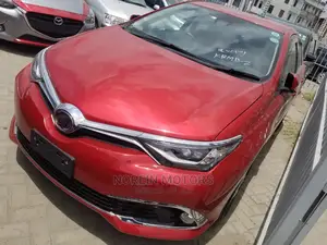 Toyota Auris 2015 Red