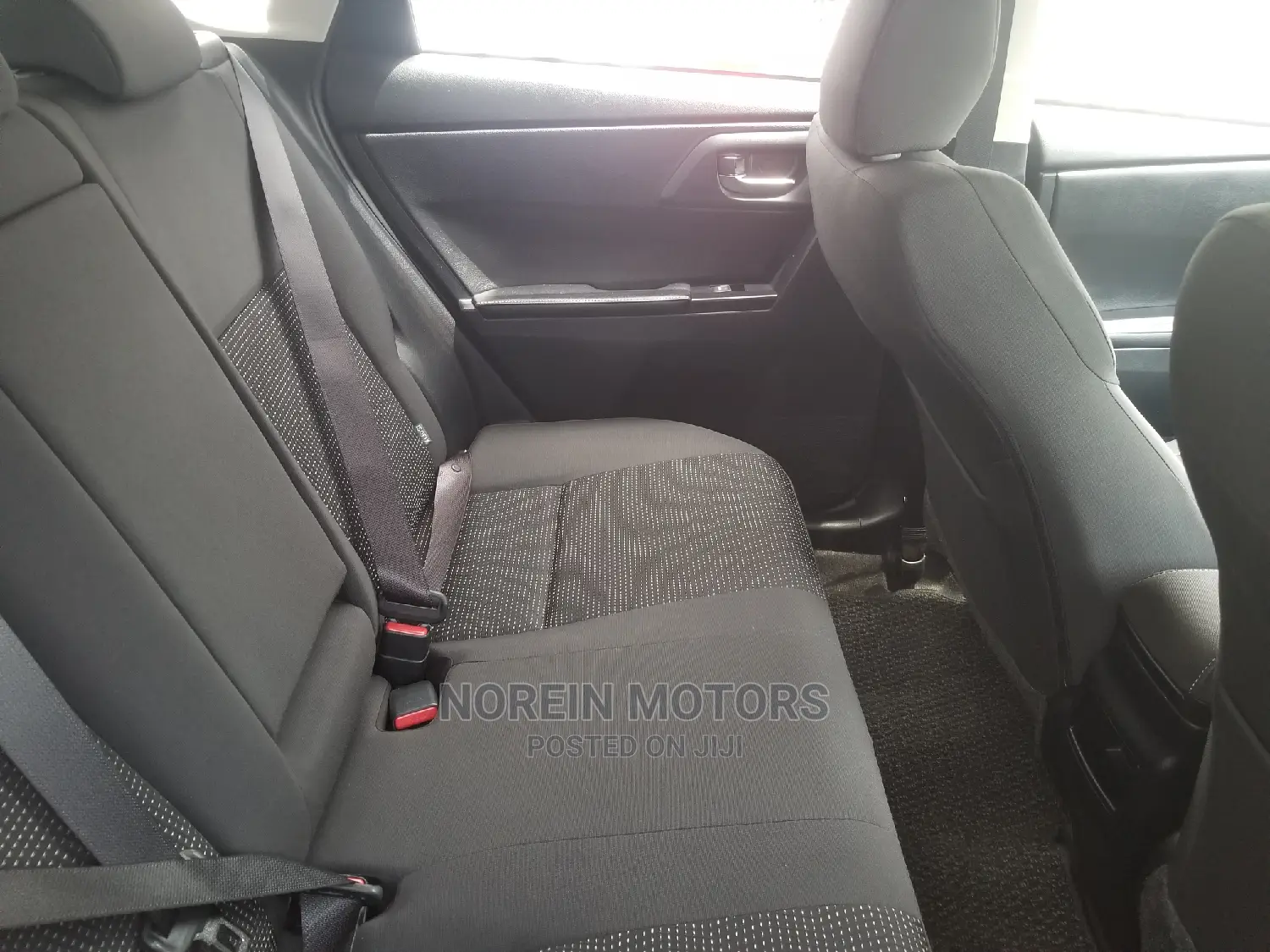 Toyota Auris 2015 Red