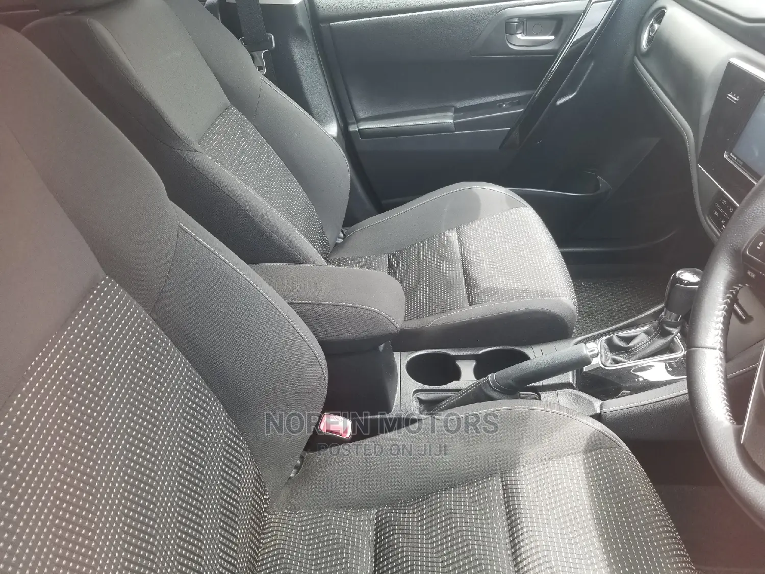 Toyota Auris 2015 Red