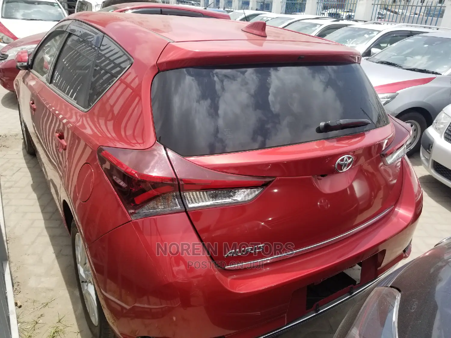 Toyota Auris 2015 Red