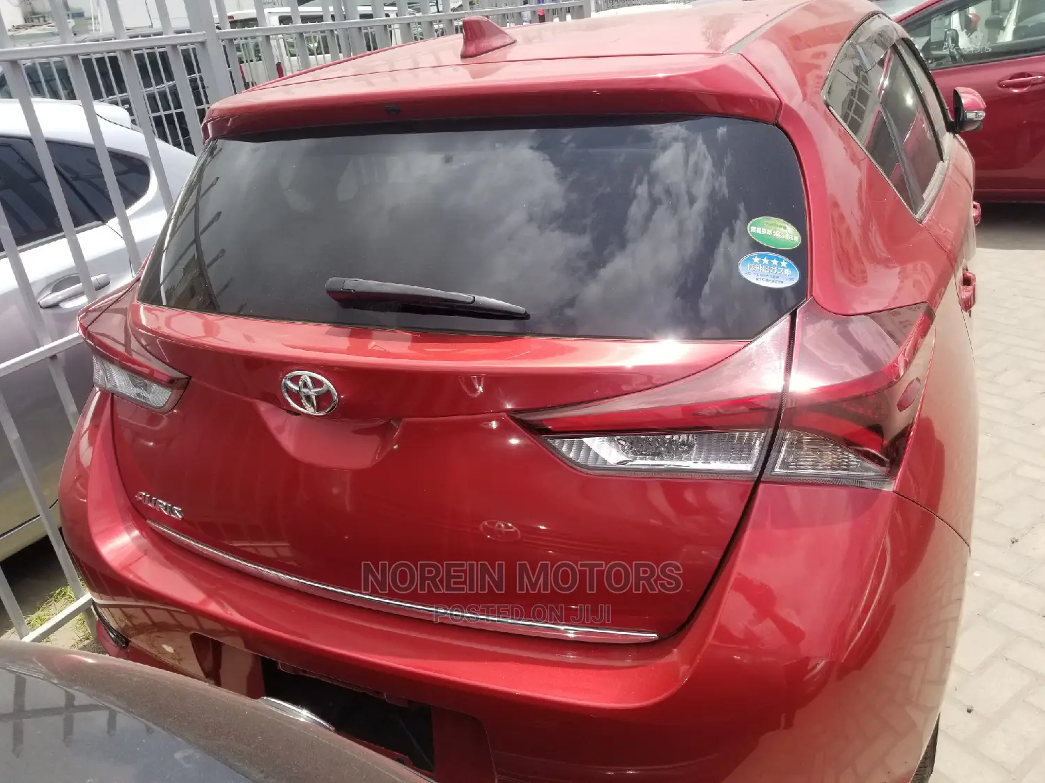 Toyota Auris 2015 Red