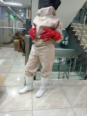Bee Suits Beige in Color