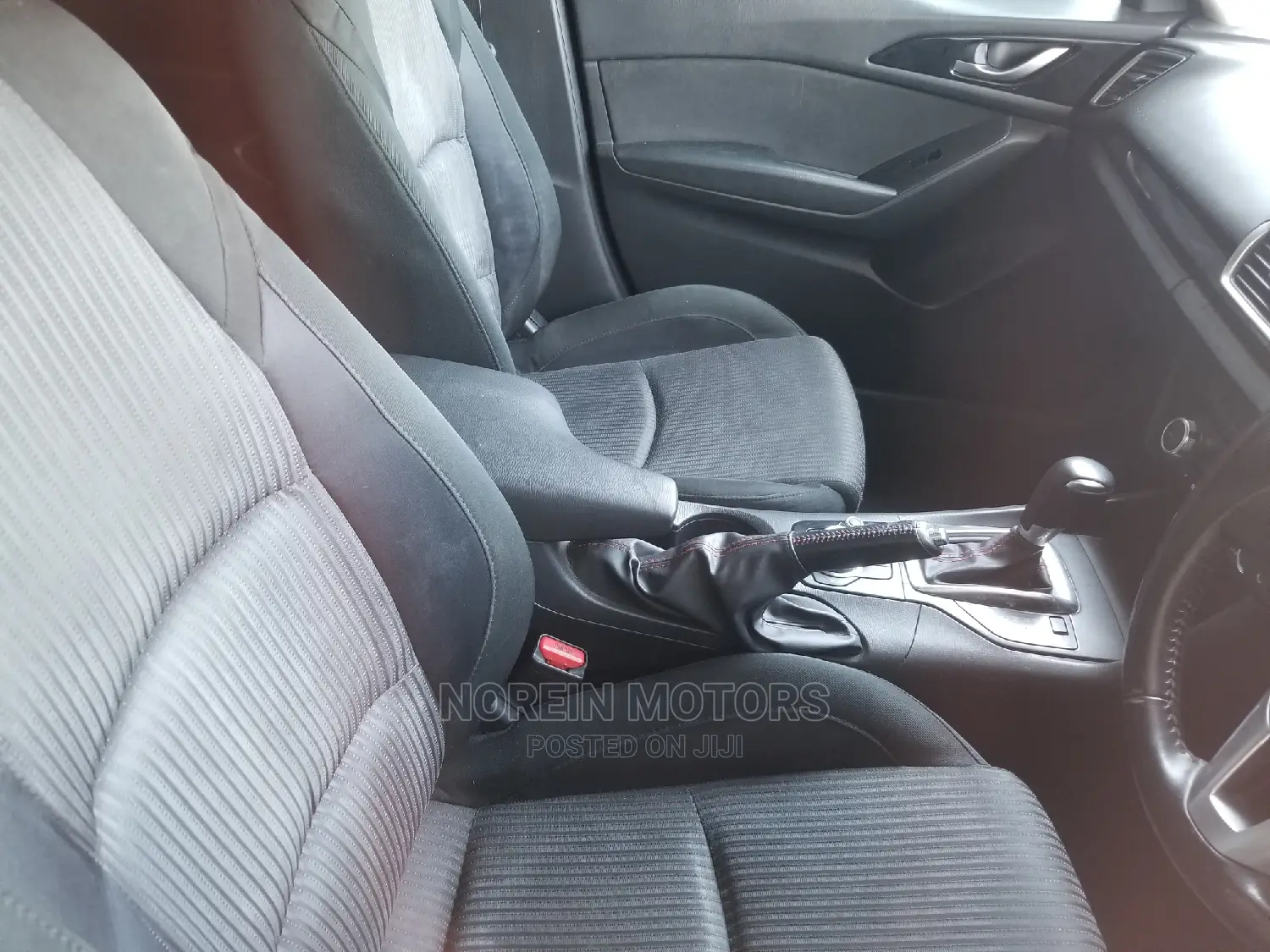 Mazda Axela 2015 Red