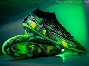 Nike Phantom GT II Shock Wave Football/Soccer Boots
