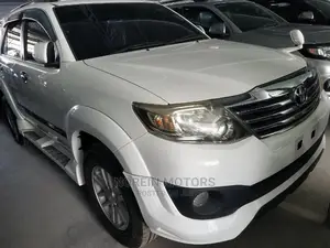 Toyota Fortuner 2014 Pearl