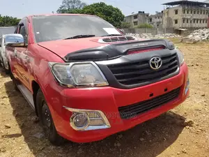 Toyota Hilux 2015 Red