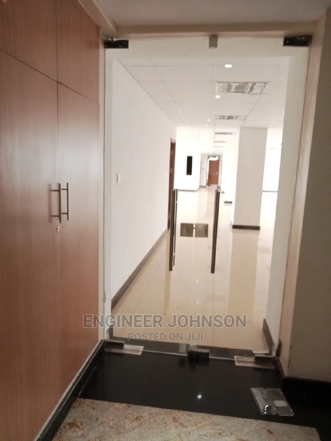 Frameless Glass Door