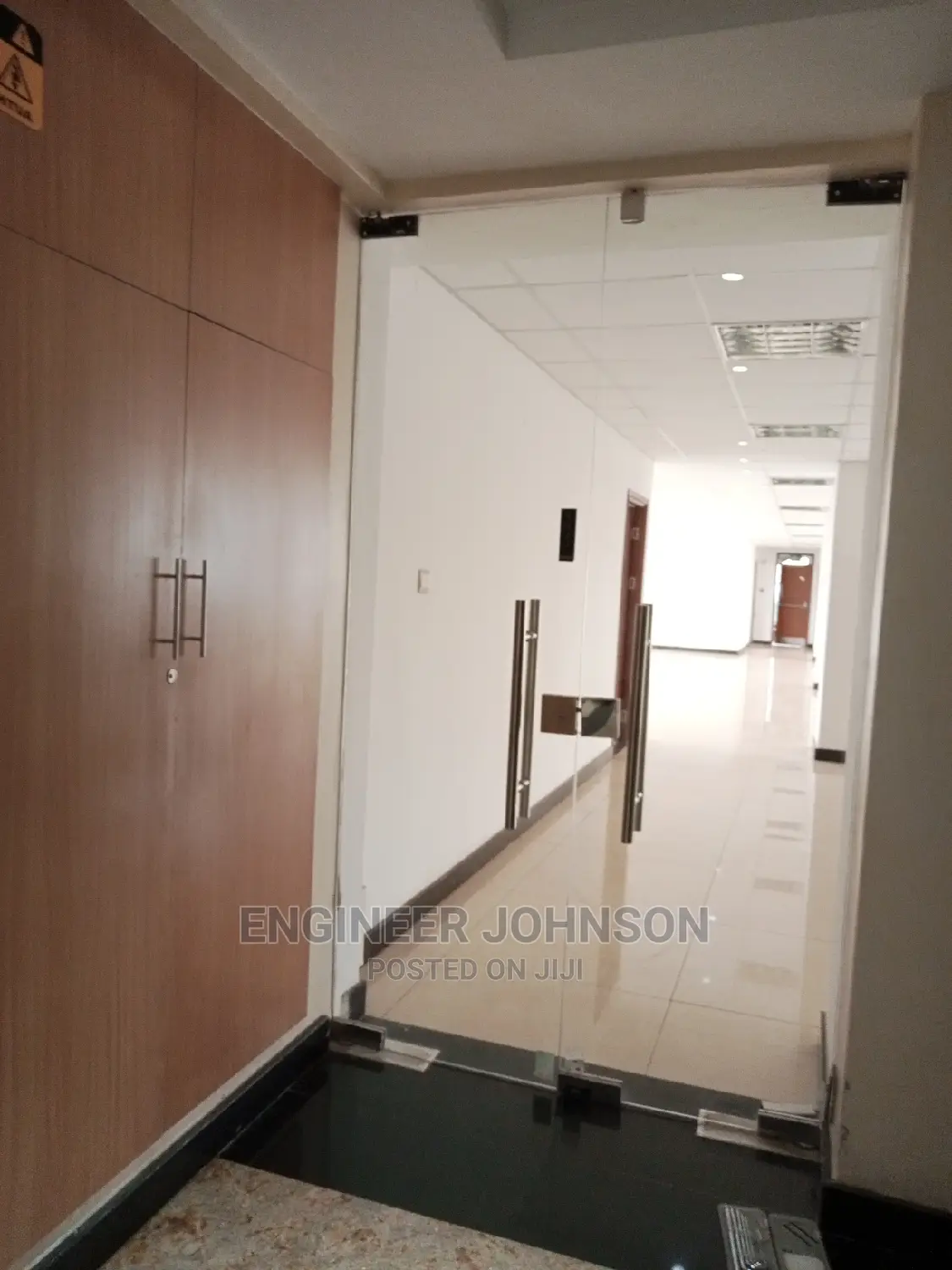 Frameless Glass Door