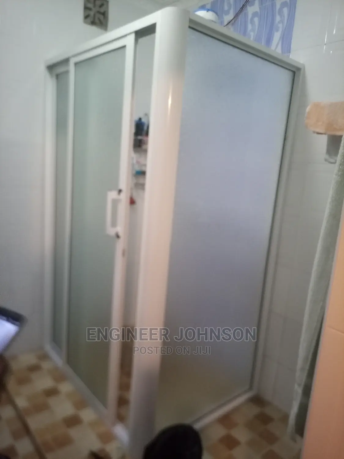 Aluminum and Glass Shower Cubicles