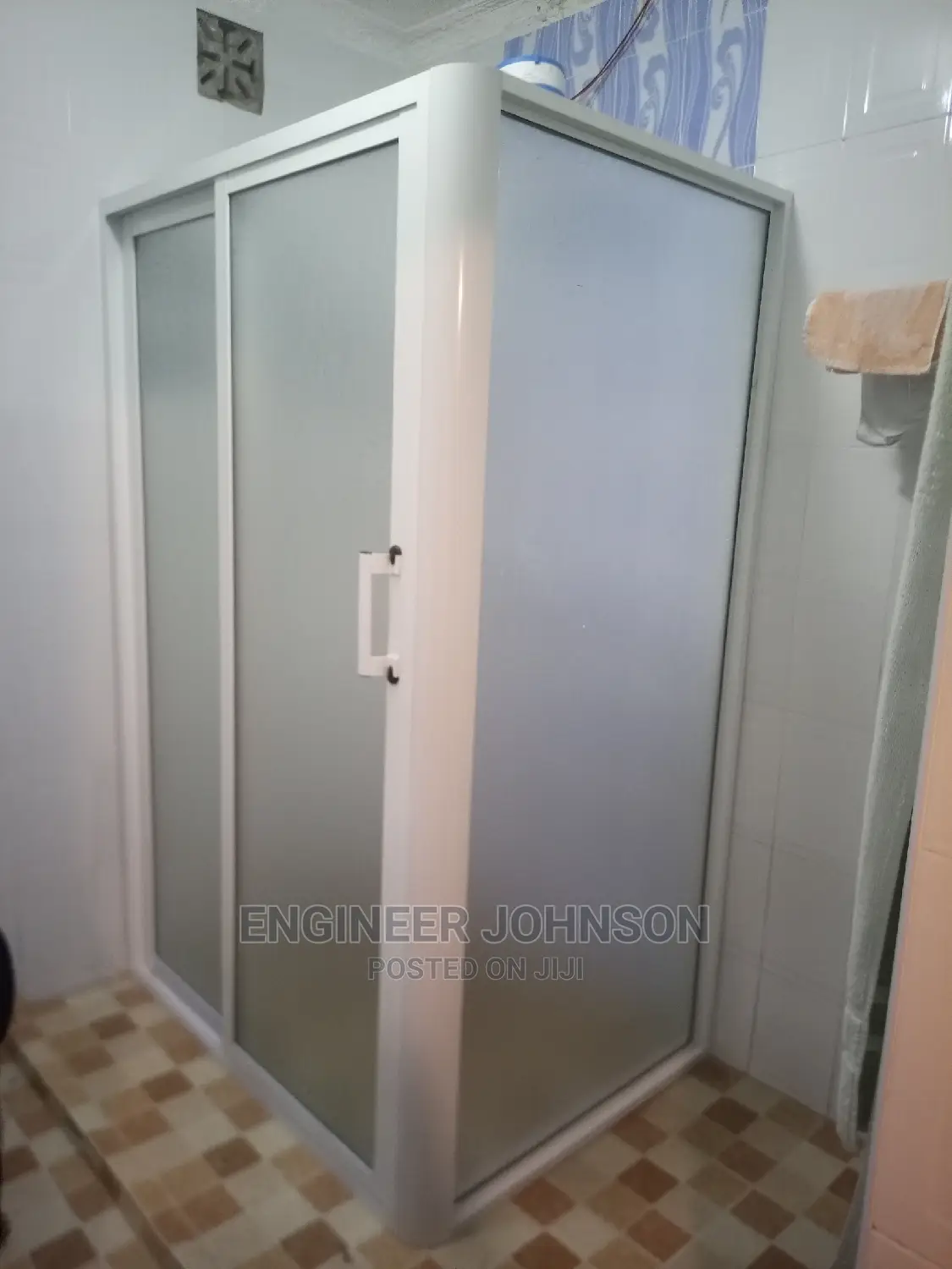 Aluminum and Glass Shower Cubicles