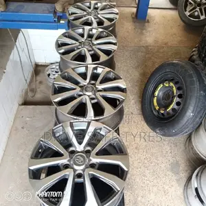 18 Inch V8 Rims Set Black Silver