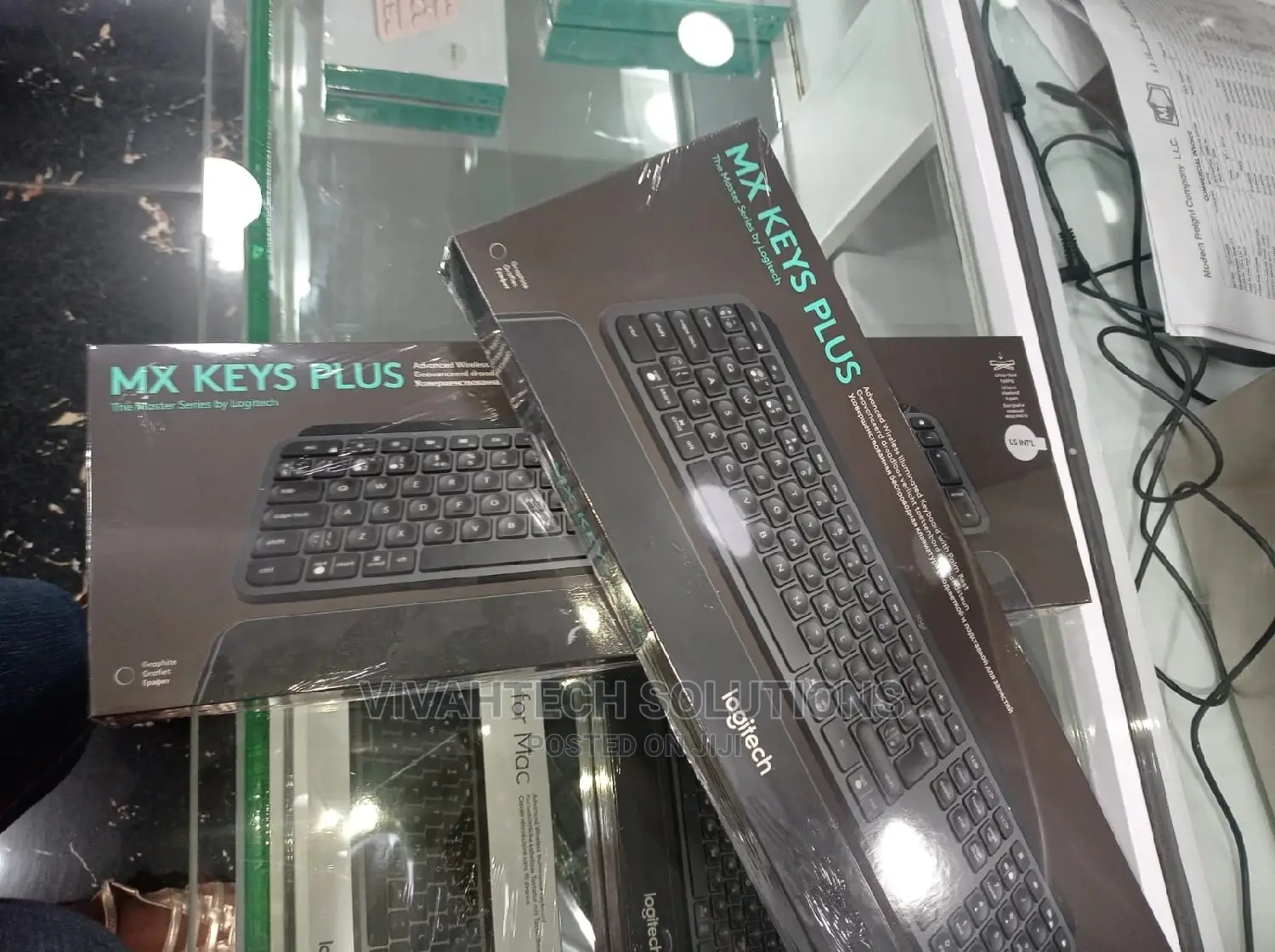 Logitech MX KEYS PLUS With Palm Rest