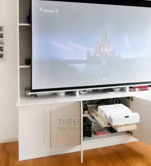 Easy Pull Down Manual Projection Screen Available