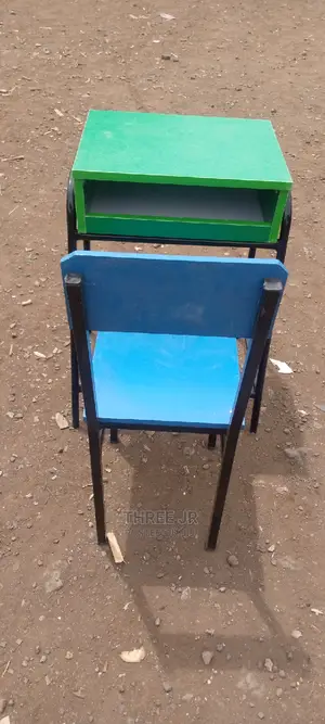 Quality Laminated Type School Desk Chair
