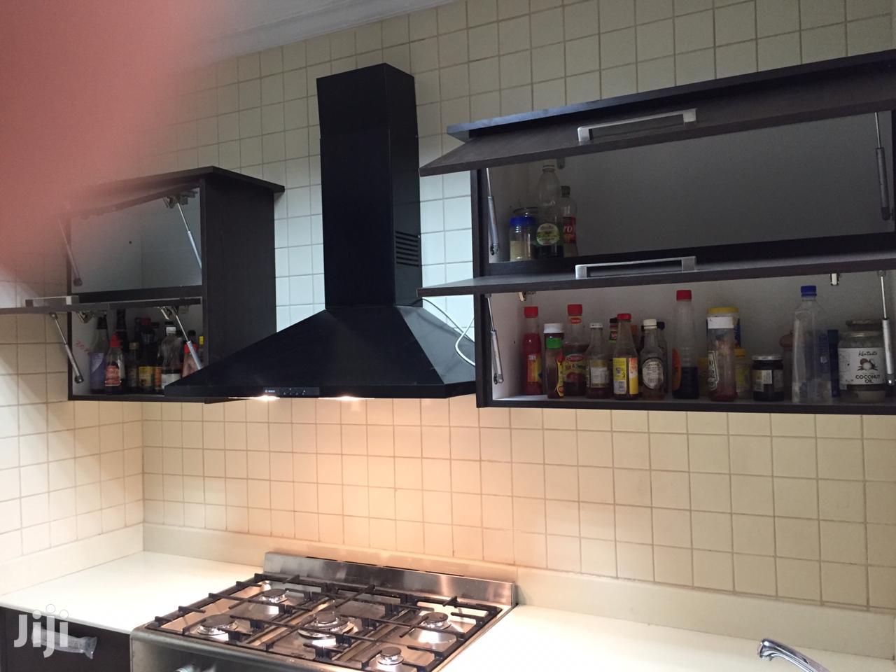 Modarn Kitchen Wadrobes
