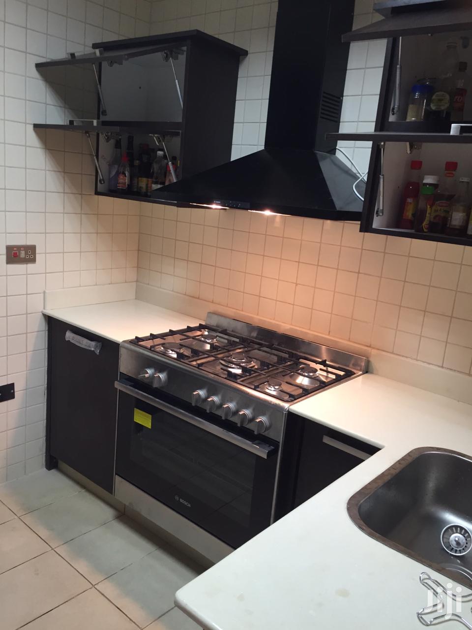 Modarn Kitchen Wadrobes