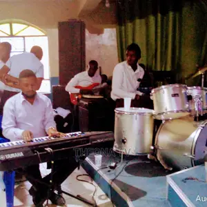 Keyboardist And Solo Guitarist
