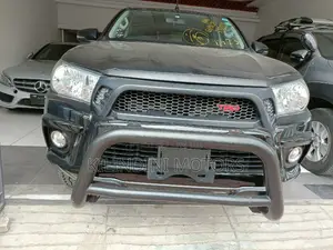 Toyota Hilux 2016 Black