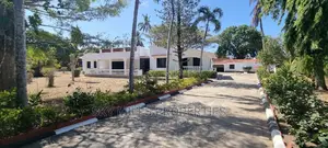 Fully Furnished 5 Bedroom Villa Available for Short Stay