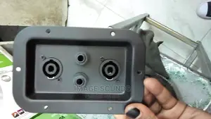 Metallic Speaker Connector