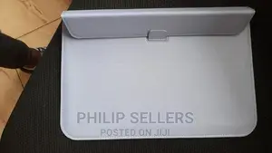 Macbook Air 11 Inch (11.6")