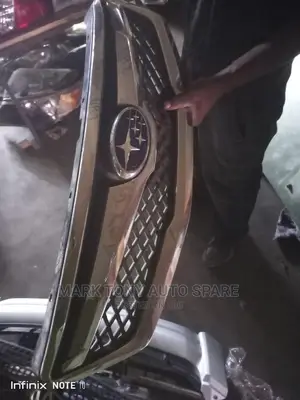 Grill Subaru BR9