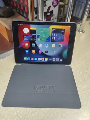 Apple iPad Air 32 GB Gray
