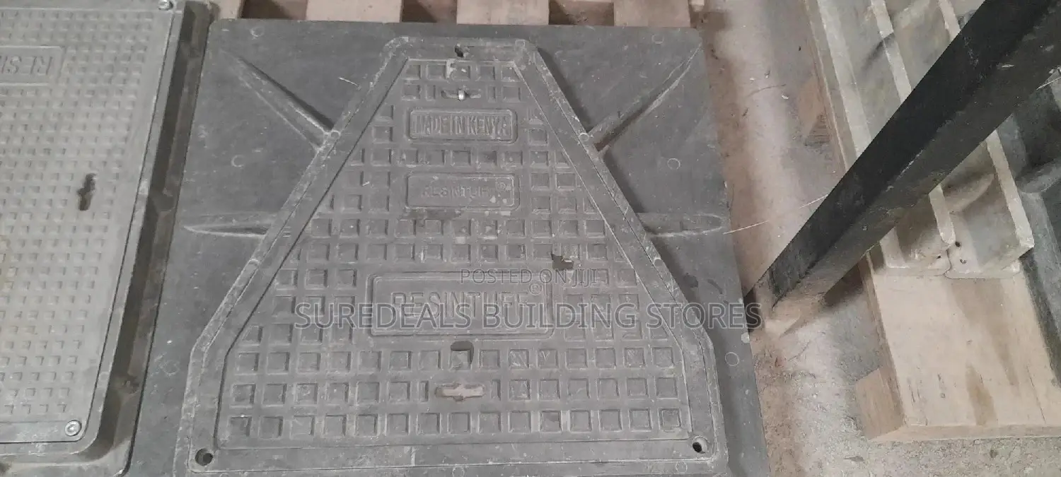 Manhole Cover 24×24" Triangular