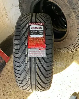 235/45 R17 Bearway Tyre