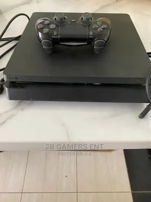 Play Station 4 Chipped, Slim